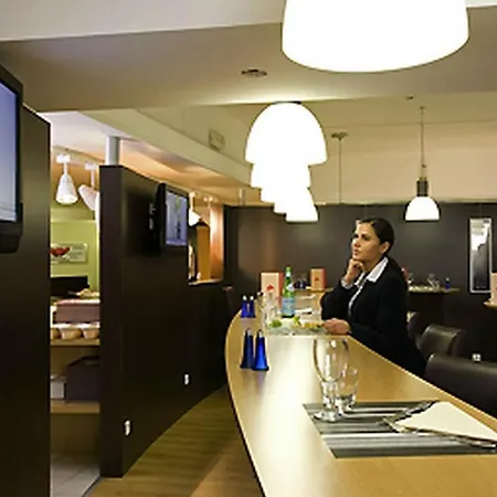 Mermoz Paris Le Bourget ホテル
