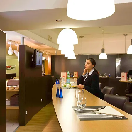 Mermoz Paris Le Bourget מלון 3*
