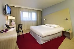 Hotel Mermoz Paris Le Bourget 3*