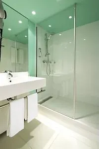 מלון Mermoz Paris Le Bourget