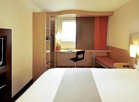 Mermoz Paris Le Bourget לה קורנב