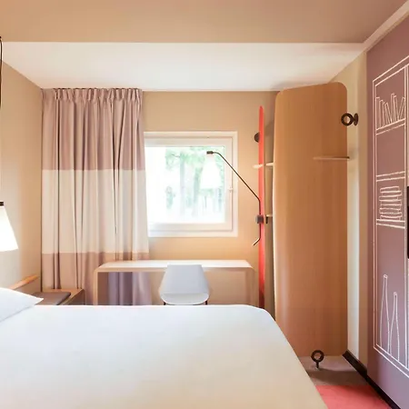 מלון Mermoz Paris Le Bourget 3*