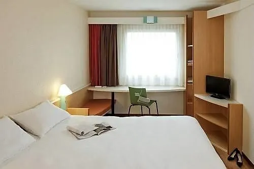 Mermoz Paris Le Bourget فندق 3*