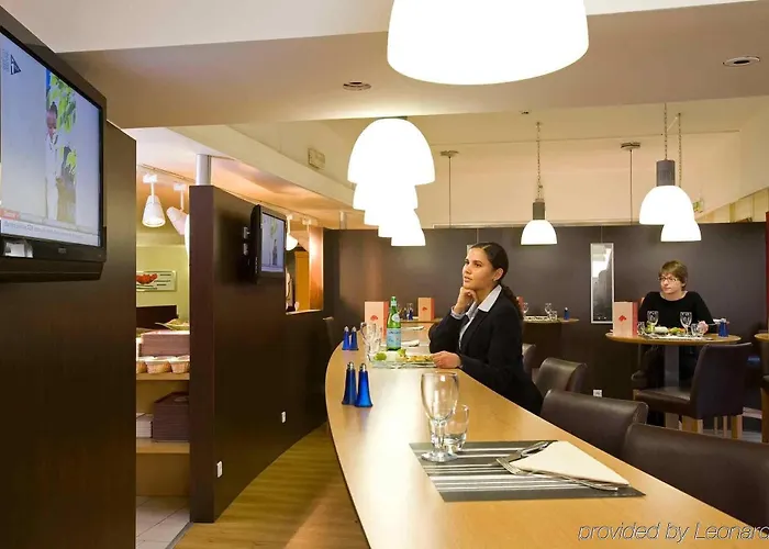 Отель Mermoz Paris Le Bourget 3*